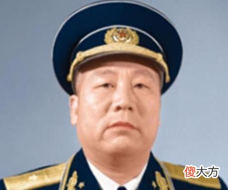 【历史故事】解放战争中“退步”最大的将领，连降6级成旅长，55年授何军衔？