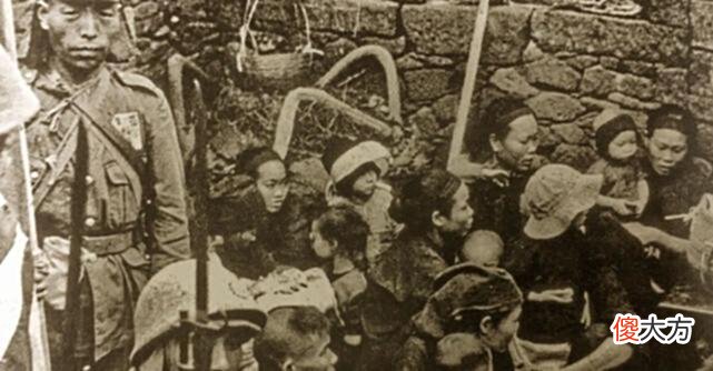 【爱历史】日军自导自演的“伪亲善”照片：破绽百出，图五女子表情说明一切