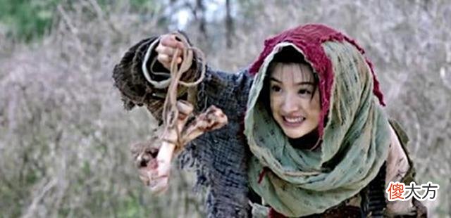 【历史故事】丈夫被恶霸打死，女子状告无门，花3年时间养10条狼狗为丈夫报仇