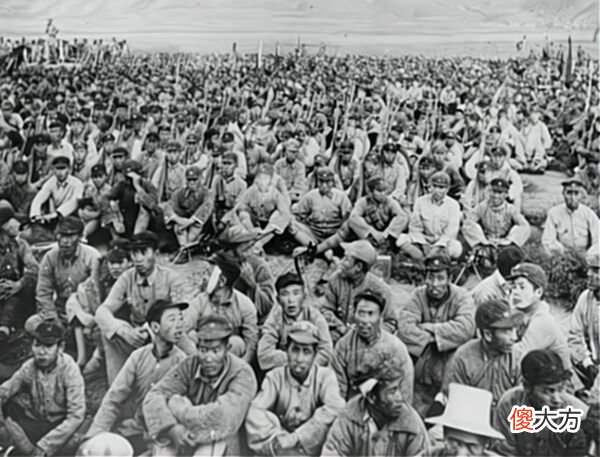 【爱历史】贪生怕死的师长蛊惑人心，文书掐腰怒骂，体内的残存弹片竟被挤出