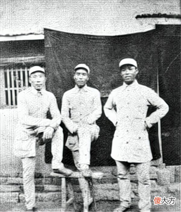 【爱历史】贪生怕死的师长蛊惑人心，文书掐腰怒骂，体内的残存弹片竟被挤出