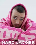 【就爱时尚】他成为了 Marc Jacobs 的男星面孔！