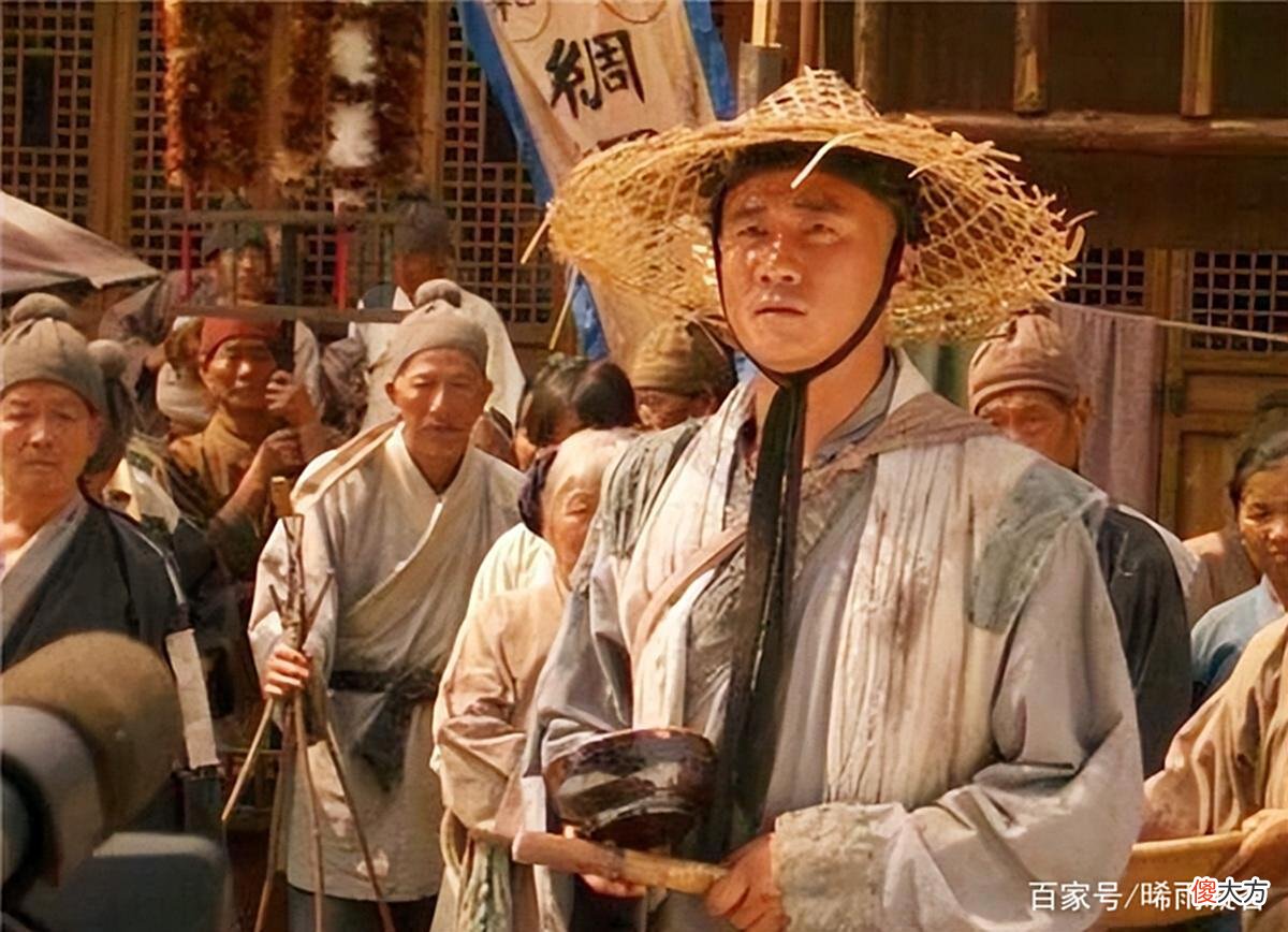 【历史故事】朱元璋拜佛时问方丈：朕要跪下吗？方丈答了8个字救了全寺的人