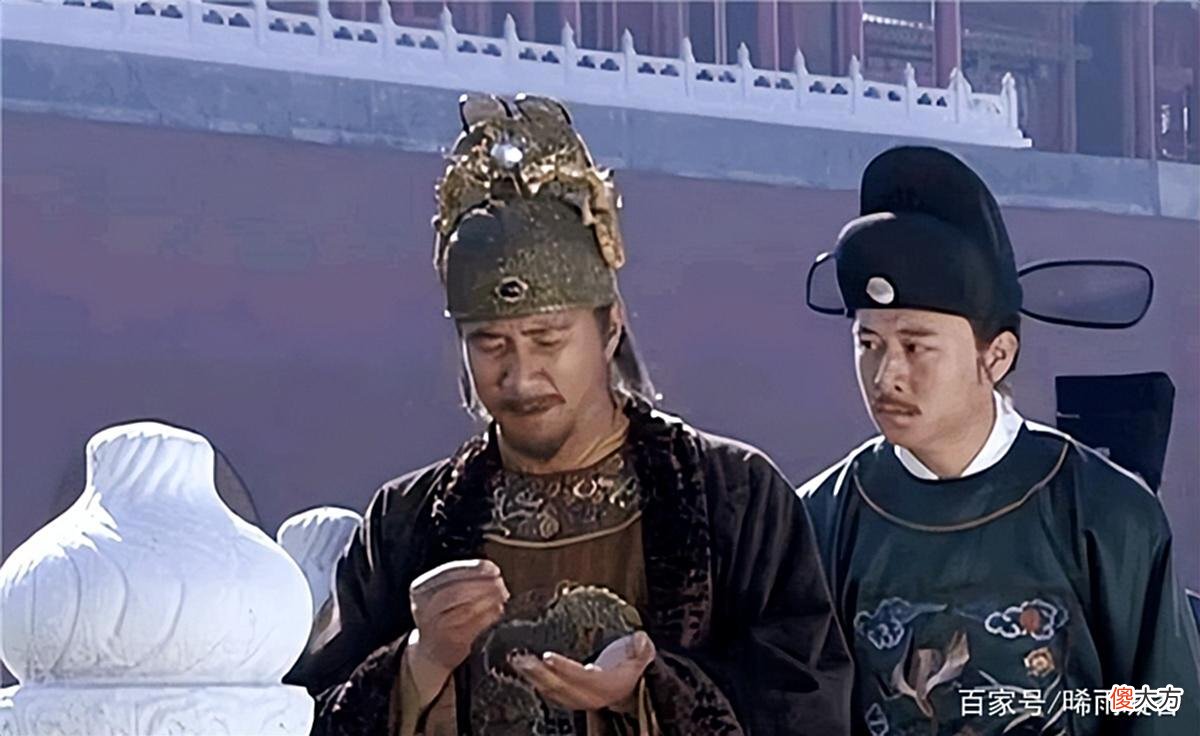 【历史故事】朱元璋拜佛时问方丈：朕要跪下吗？方丈答了8个字救了全寺的人