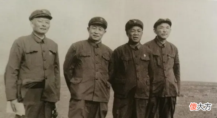 【爱历史】因鸟儿吵闹，他开枪赶鸟，惊动旁边陌生人，没想到却是一位大人物