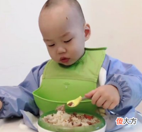 照顾宝宝吃饭，家长做好“4不要”，今后不用再喂饭，宝宝吃饭香