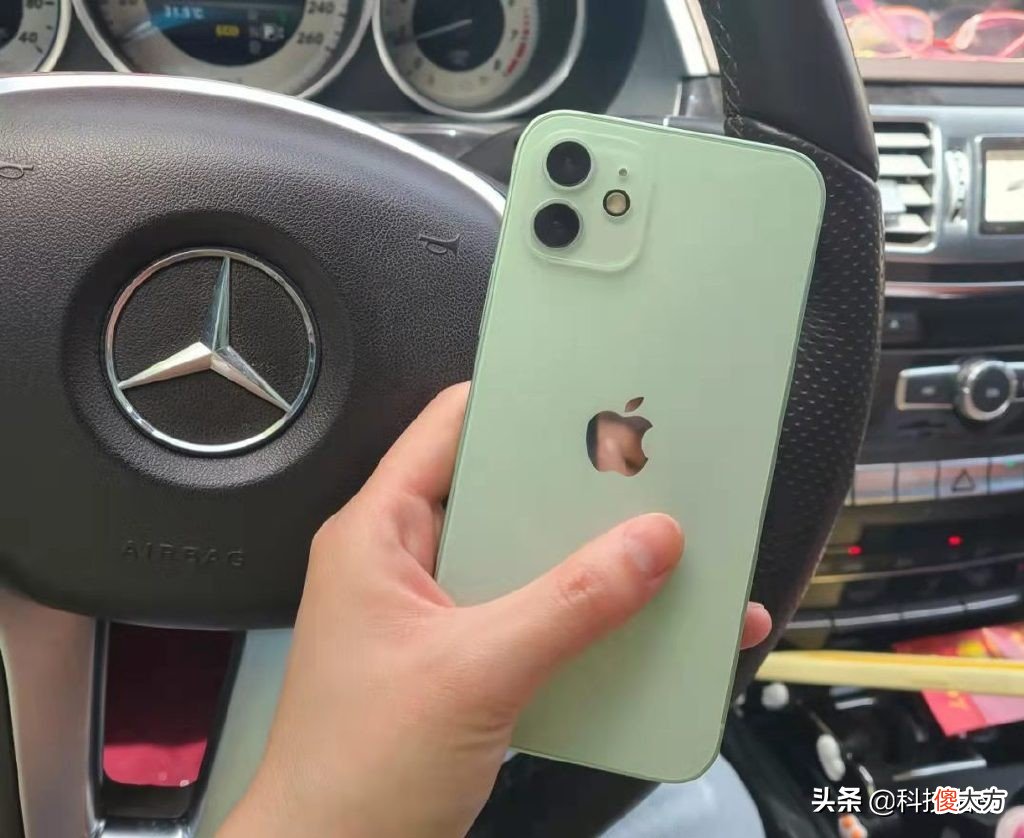 着了苹果iPhone12的道儿，果断换成小米12 Pro后，实际体验翻番