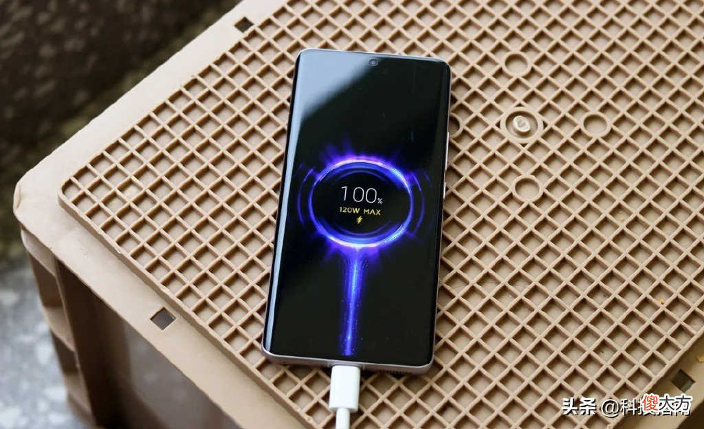 着了苹果iPhone12的道儿，果断换成小米12 Pro后，实际体验翻番