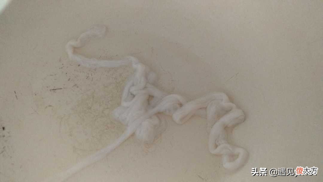 刚煮好的香肠 刚煮好的香肠是直接出来