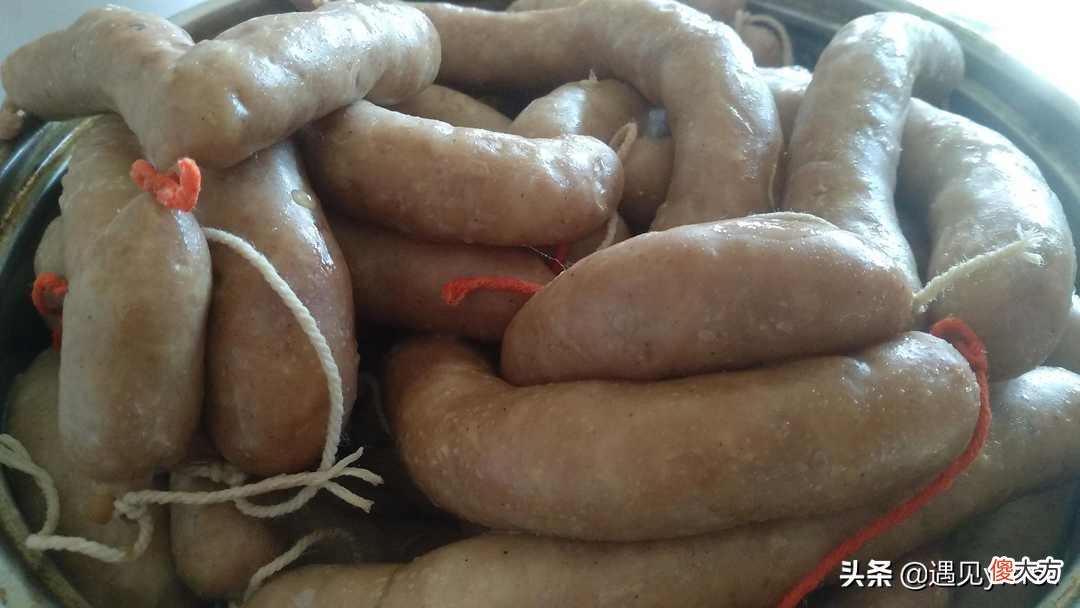 刚煮好的香肠 刚煮好的香肠是直接出来