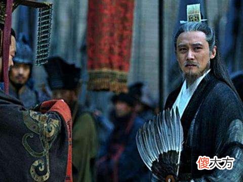 【爱历史】刘备势力远不及曹操、孙权,诸葛亮却为何选他他在坚持1个原则