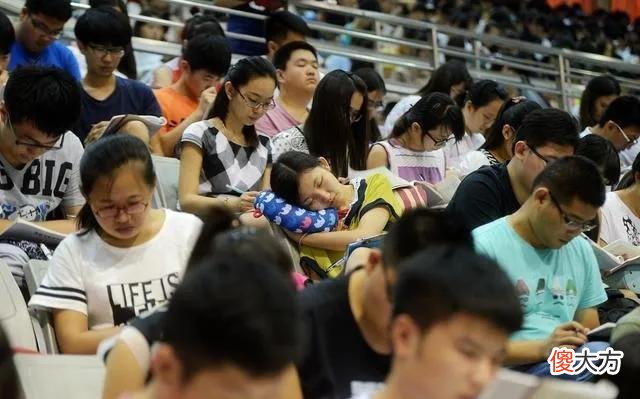 现在的大学生每天都在干嘛 大学生每天都在做什么