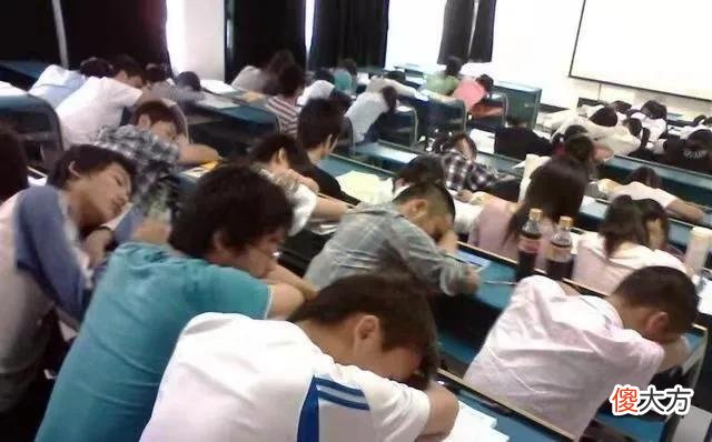 现在的大学生每天都在干嘛 大学生每天都在做什么