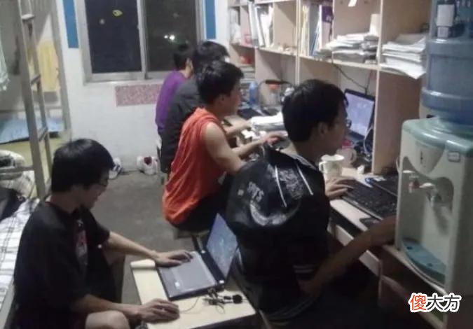 现在的大学生每天都在干嘛 大学生每天都在做什么