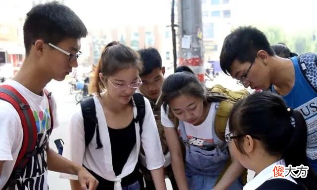 遍地都是大学生 现在遍地都是大学生