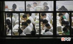 初高中学生应该使用智能手机吗 高中生应不应该使用智能手机