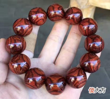 如何判断海南黄花梨手串值多少钱 海南黄花梨手串什么价位