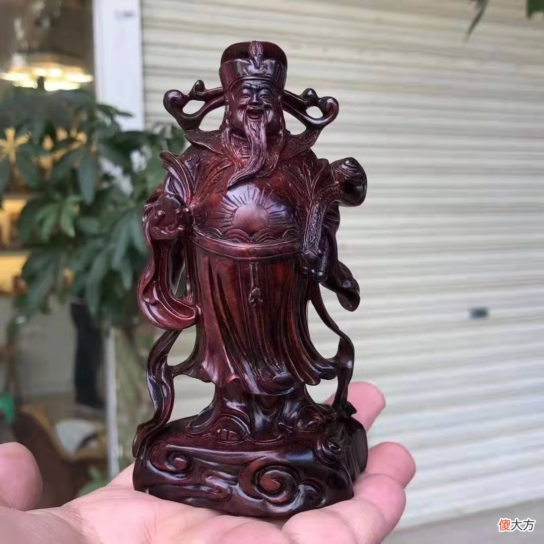 如何判断海南黄花梨手串值多少钱 海南黄花梨手串什么价位