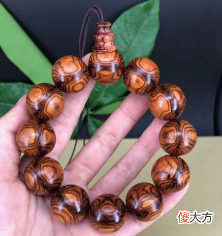 如何判断海南黄花梨手串值多少钱 海南黄花梨手串什么价位