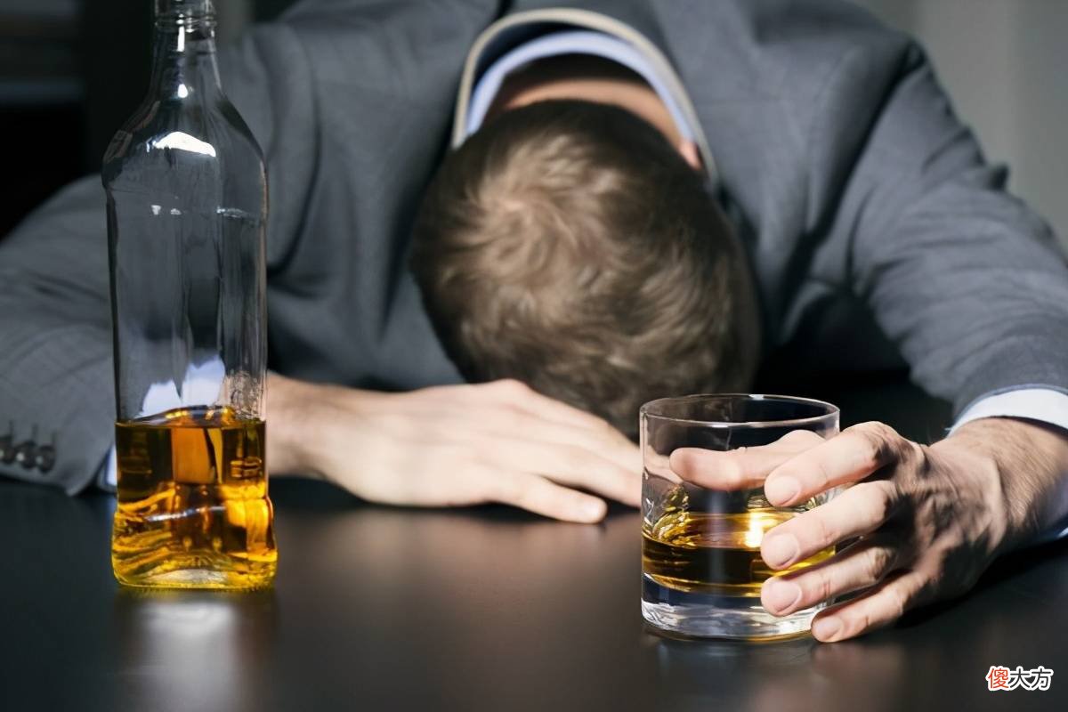 为什么酒那么难喝还有人嗜酒如命 为什么酒那么难喝还有人爱喝