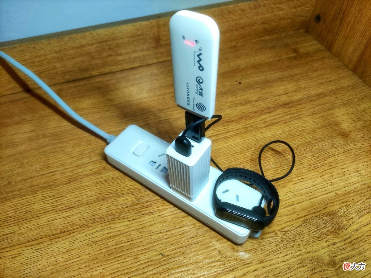 小巧轻便充电器开拓者 轻薄充电器
