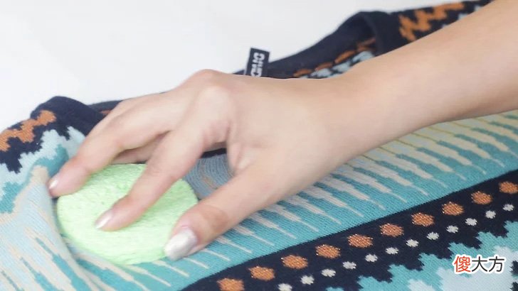 去除衣服上的小毛球 如何清除衣服上的小毛球