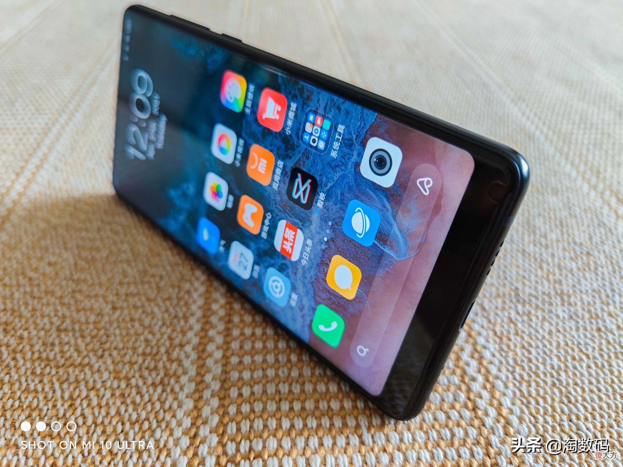 12块钱让你的旧手机变身iMac：国产廉价金属变形手机支架开箱简评