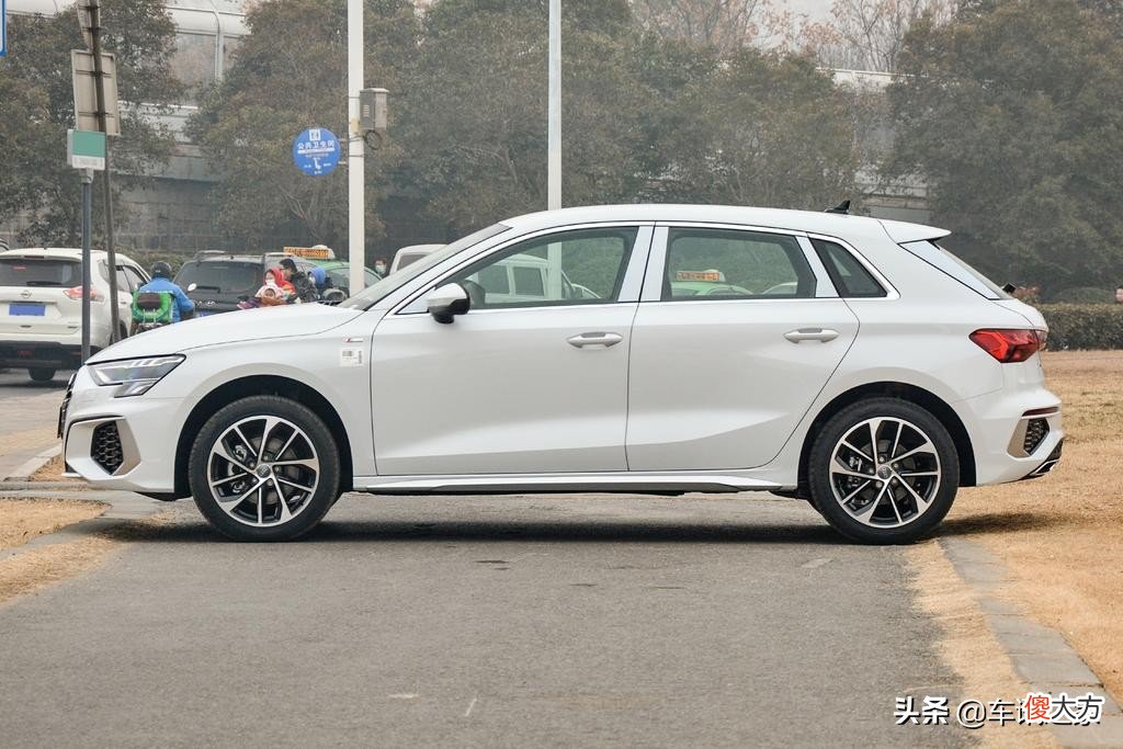 离年轻人更近的奥迪A3，颜值在线，性能不差，最低17.87万