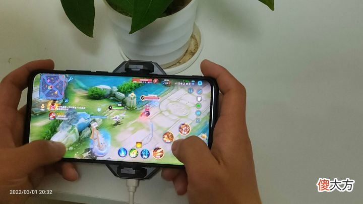 红魔涡轮散热背夹 红魔涡轮散热背夹怎么用