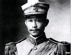 【爱历史】穷小子被新娘抛弃，妹妹主动代嫁，他7年后成省长，姐姐后悔万分