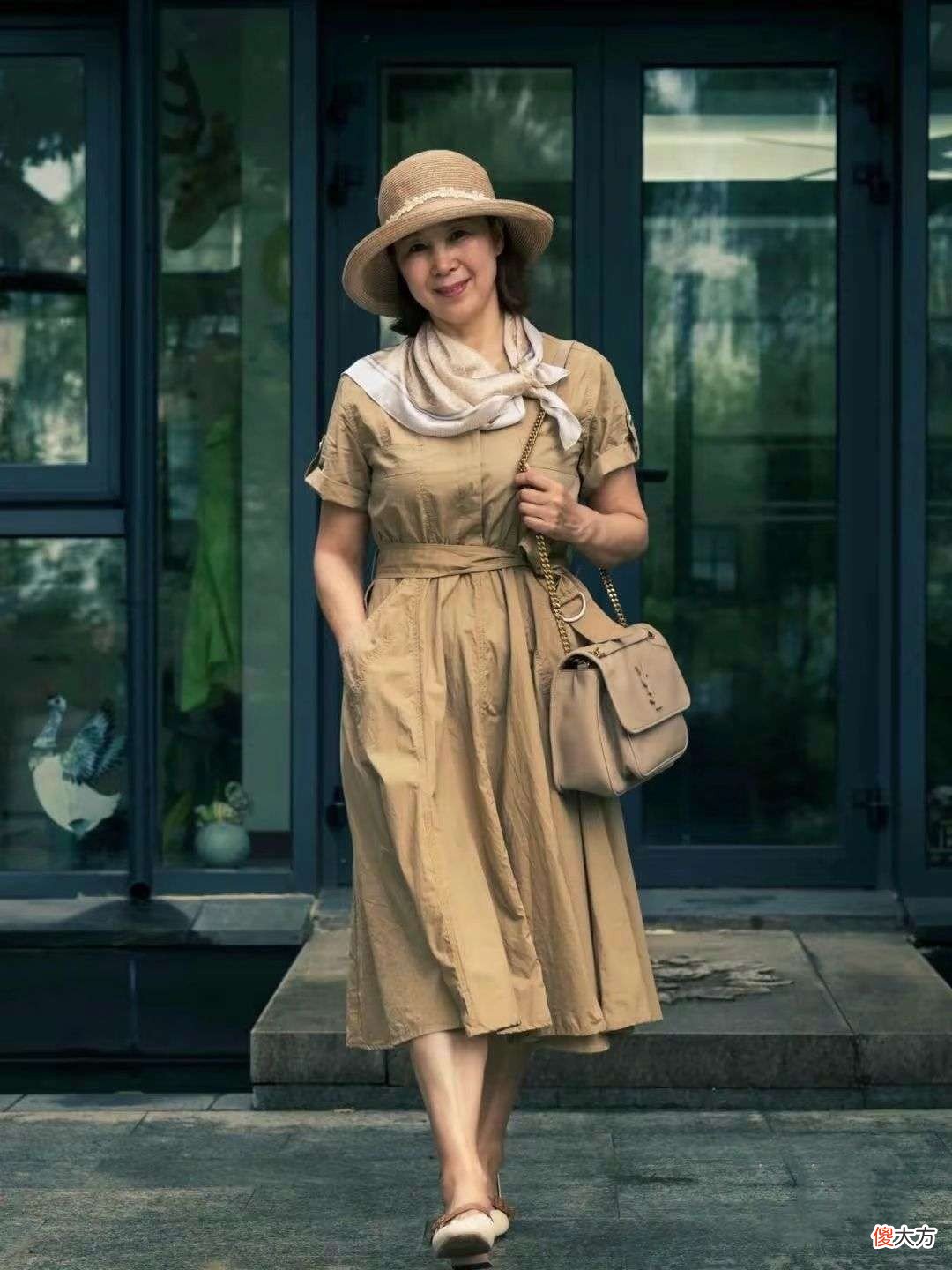 【时尚一点】奔五奔六的女人，还是穿裙子好看，知道这3点贵气又时髦