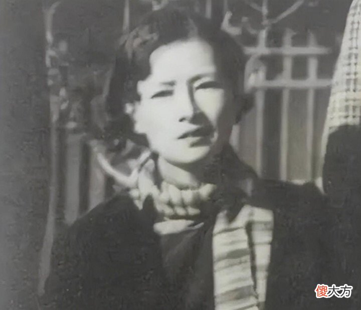【历史故事】国徽设计者林徽因, 多次设计都没通过, 周公: 加上麦穗就好看了