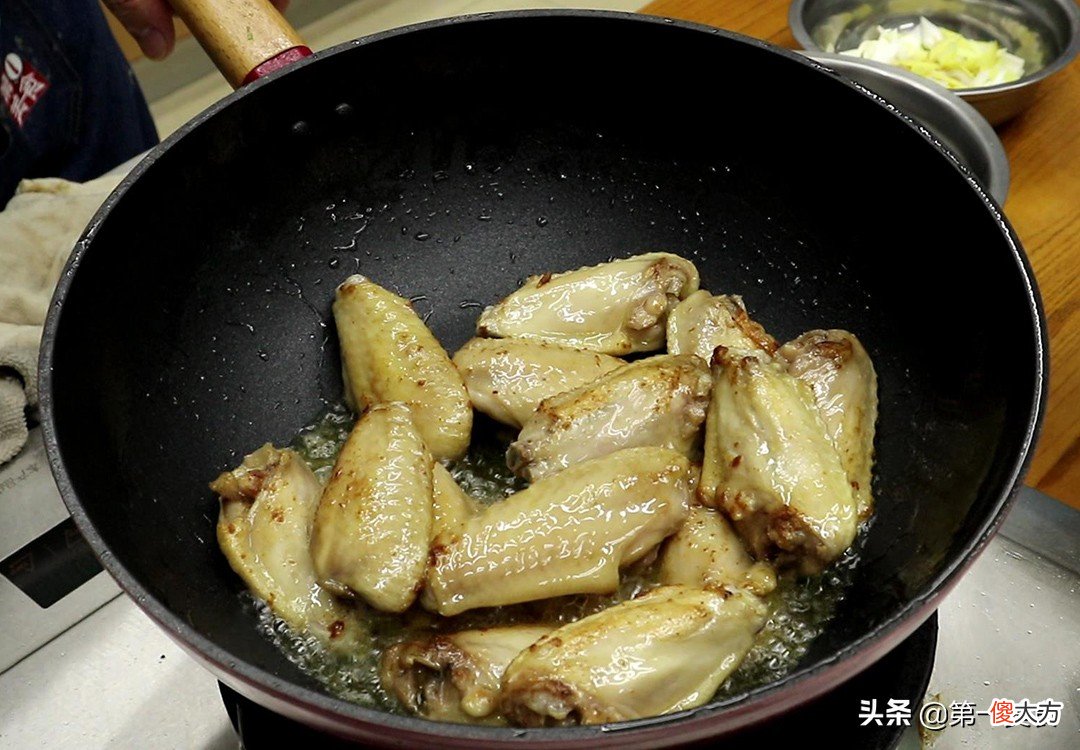 鸡翅百吃不腻 鸡翅怎么吃不油腻