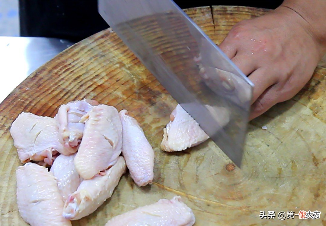 鸡翅百吃不腻 鸡翅怎么吃不油腻