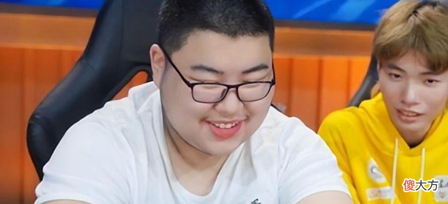【游戏迷】小胖嘲讽百兽不配吃饭，GK领队怒了！百兽竟然是这个反应！