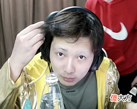 【游戏迷】雨果眉毛保卫战失利，当众提眉化身无眉战神，人气超越鲨鱼不求人