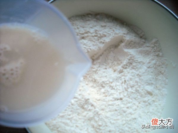 包包子只会用水和面 包包子用开水发面吗