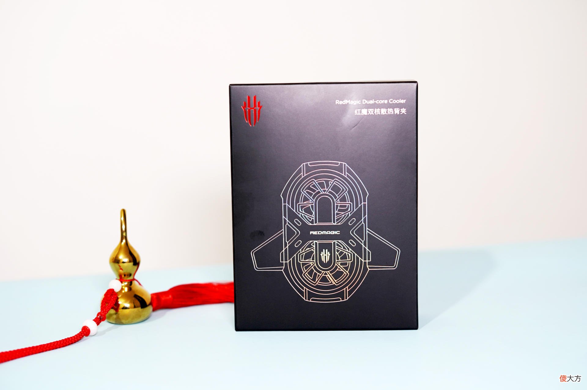 原来只需要一个红魔散热背夹 红魔的散热背夹