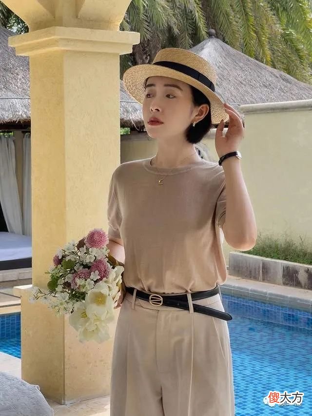 【时尚一点】40岁的女人怎么穿才减龄洋气？针织衫配半身裙或长裤，温柔又优雅