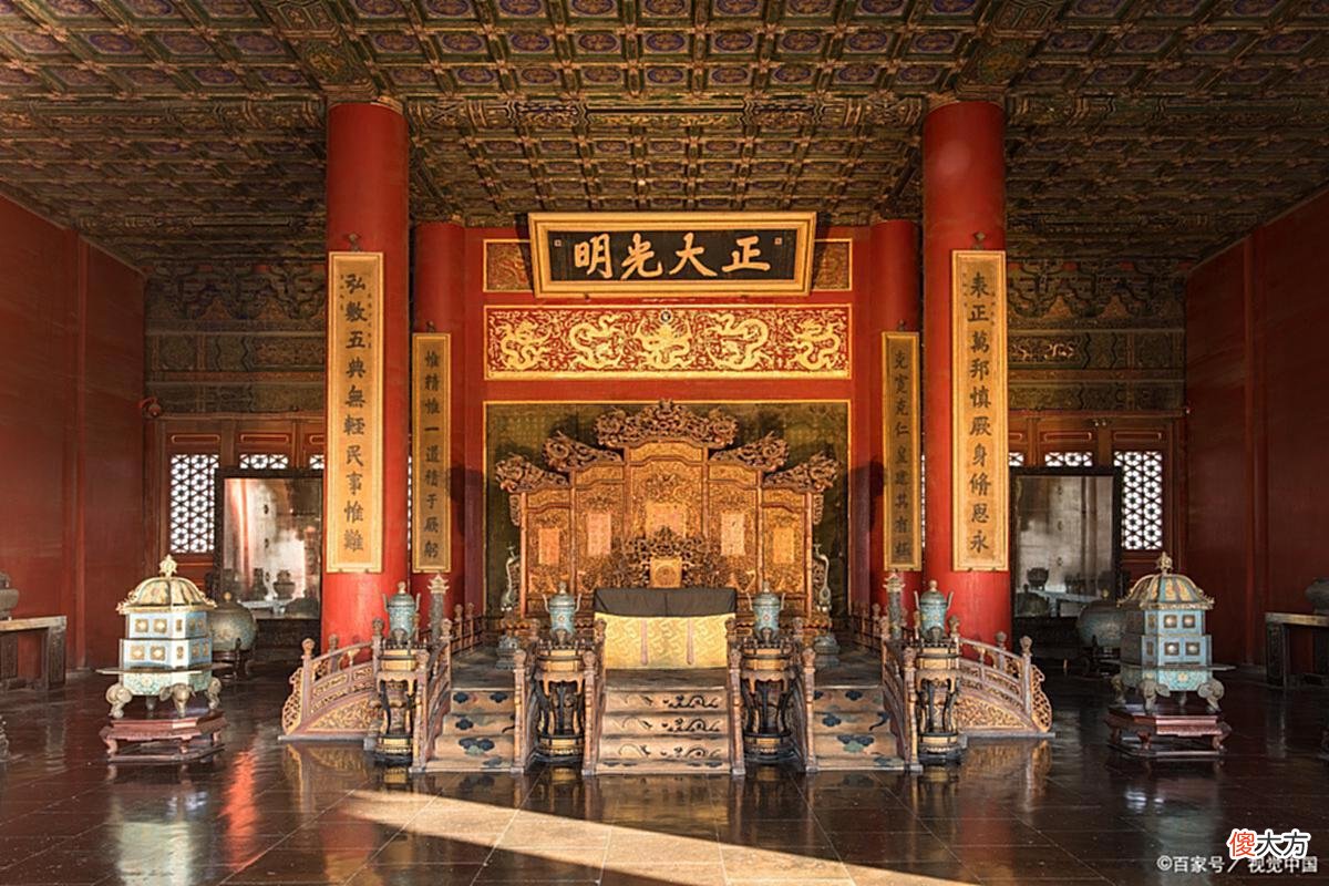 【历史故事】康熙千辛万苦扳倒鳌拜，为何晚年及其子孙又替鳌拜平反？