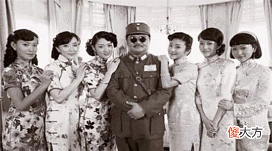 【爱历史】军阀杨森娶12个老婆，90岁时17岁小妾问：心甘情愿嫁你的有几个？