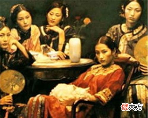 【爱历史】军阀杨森娶12个老婆，90岁时17岁小妾问：心甘情愿嫁你的有几个？