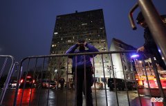 早安·世界｜纽约一住宅楼大火致19人死亡，包括9名儿童