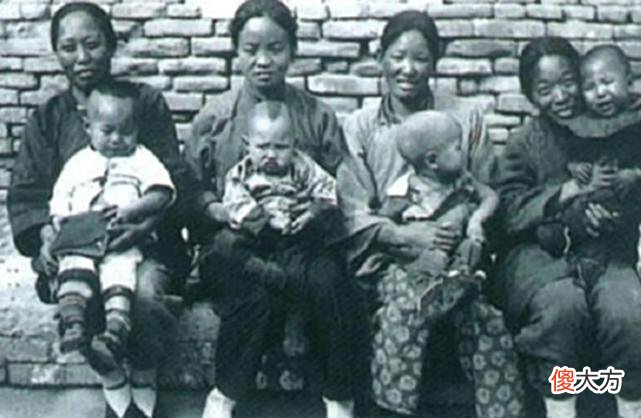 【爱历史】1982年四川一农民称帝登基，拥有后宫佳丽6人，还有50名大臣