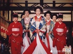 【爱历史】日本“后宫”女厕所，便池18米深，全世界独一无二，为啥这样造？