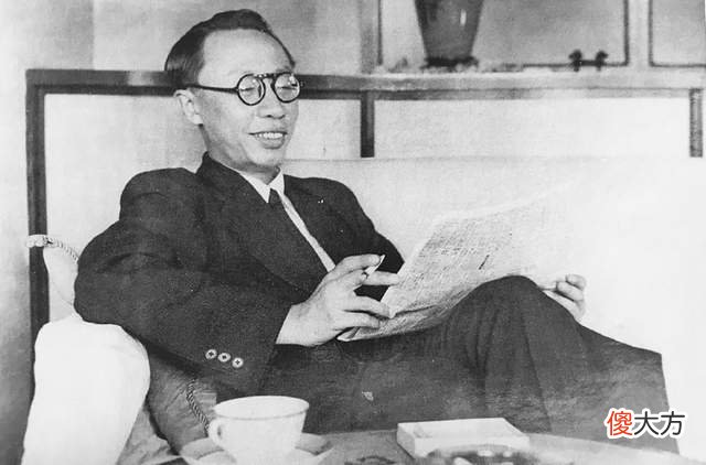 【爱历史】苏联红军大败关东军，溥仪欲携两大箱珍宝逃跑，被苏军士兵抓个正着