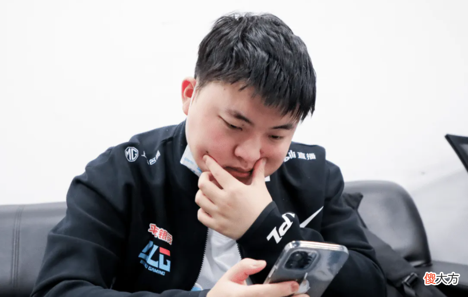 【游戏迷】“不认可Faker，看不起Bang”！Imp再出狂言，点评UZI时却很客观