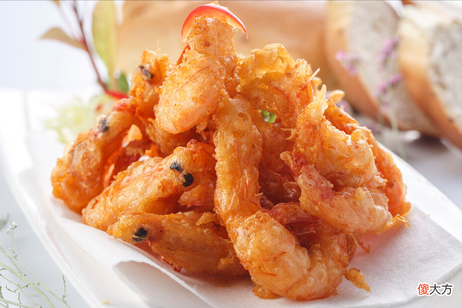 10分钟就能搞定的椒盐虾，酥脆入味连皮都能吃，年夜饭上记得做