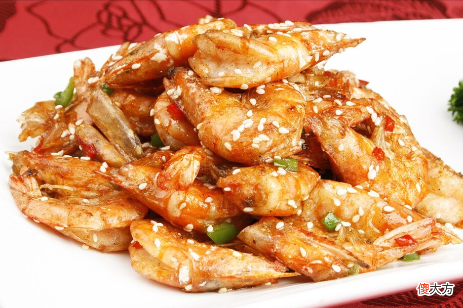 10分钟就能搞定的椒盐虾，酥脆入味连皮都能吃，年夜饭上记得做