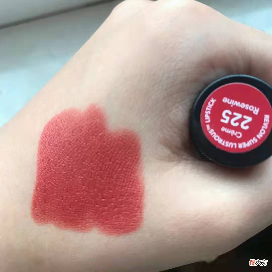 过年涂什么口红好看 夏天用什么口红好看
